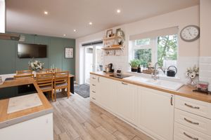 Kitchen Diner- click for photo gallery